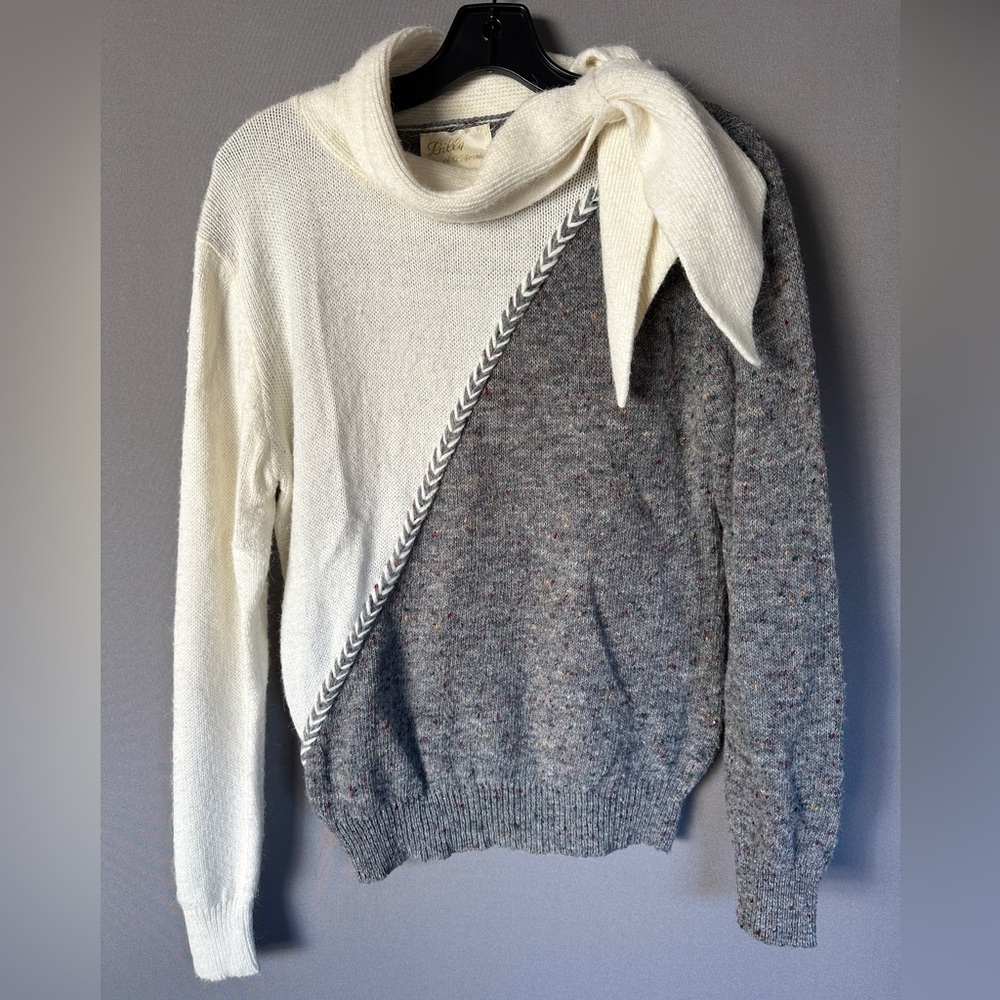 Elegant Vintage Cream and Gray Sweater with Bow Detail